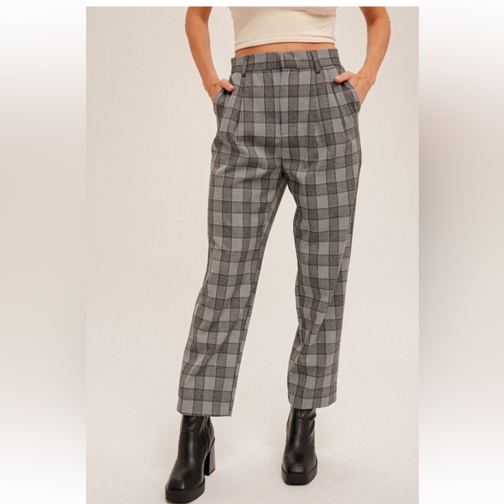 476. Plaid trousers with pockets in grey